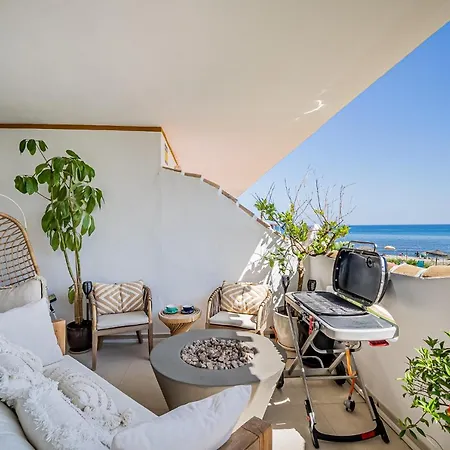 Luxury 2 Bedroom Beachfront In Bali-boho Style Apartment