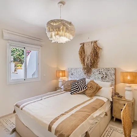 Luxury 2 Bedroom Beachfront In Bali-boho Style Sitio de Calahonda